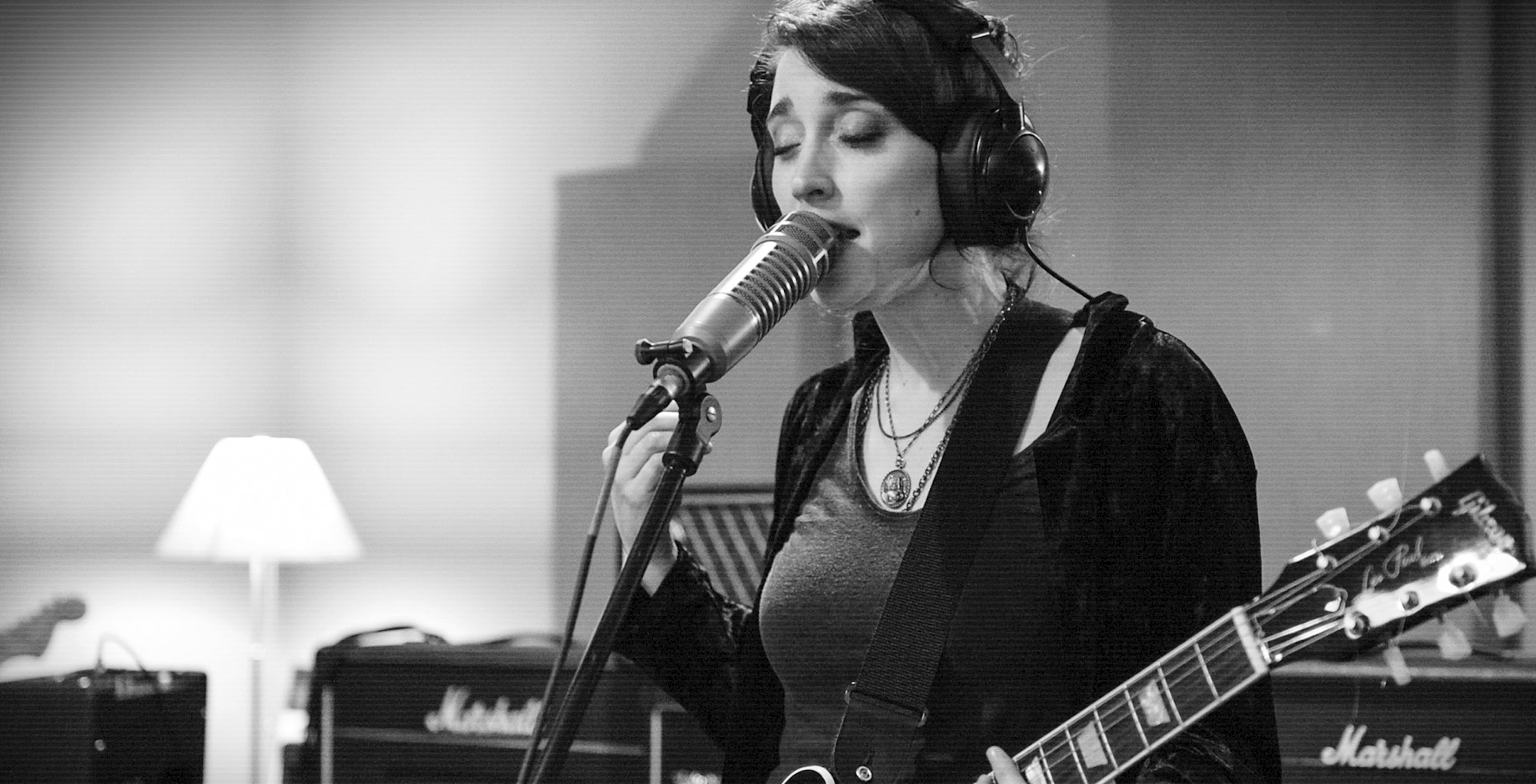 Dear Forbidden Live Stream